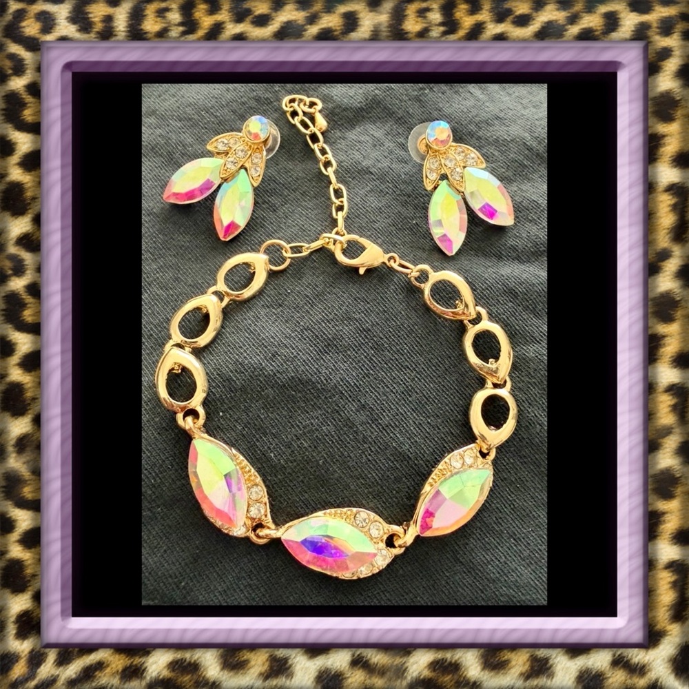 👑✅PRICE FIRM✅ Gold Iridescent Bracelet and Earrings Jewelry Set. NWOT